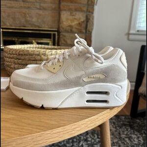 Nike Air Max LV8 - Size 6.5 - NWOT